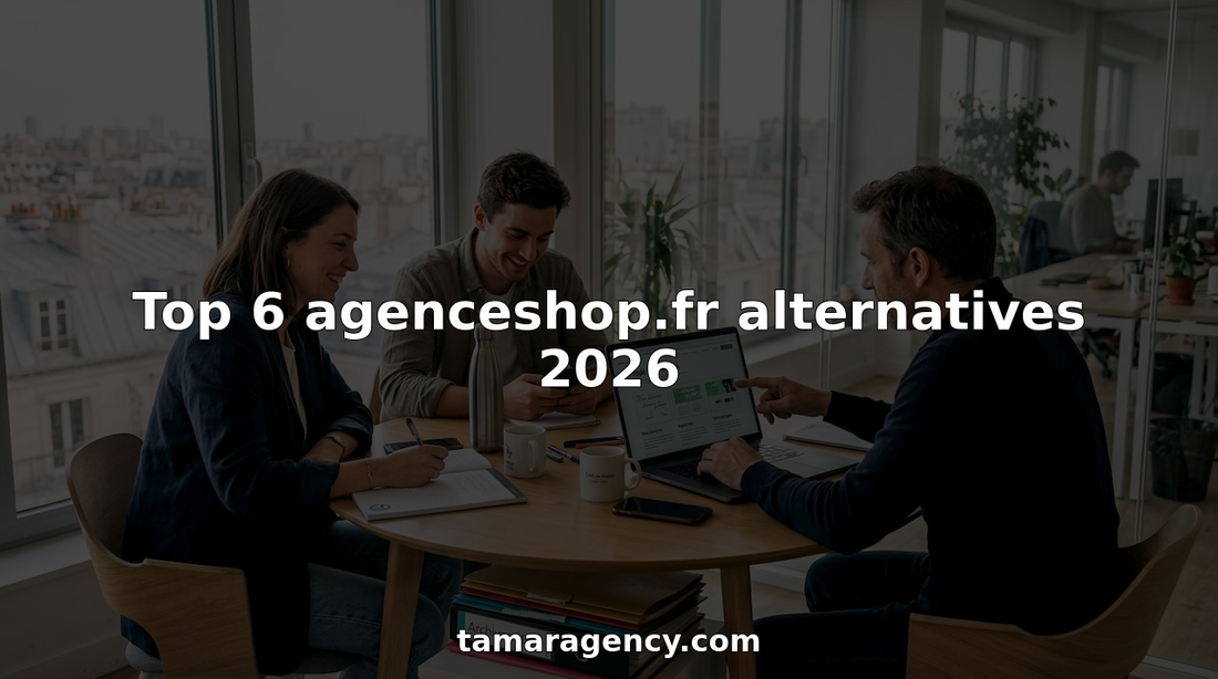 L’équipe de l’agence passe en revue les maquettes du site web lors d’une réunion au bureau.